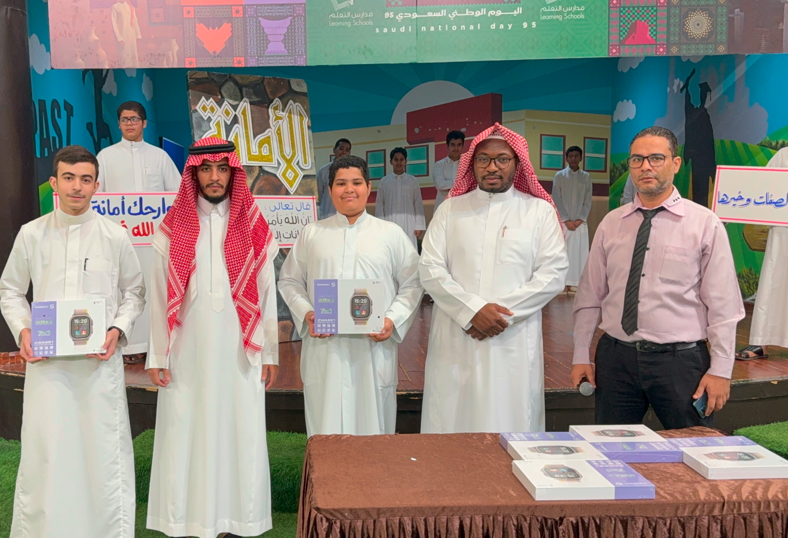 تكريم الطلاب المتميزين في اختبارات نافس الداخلية