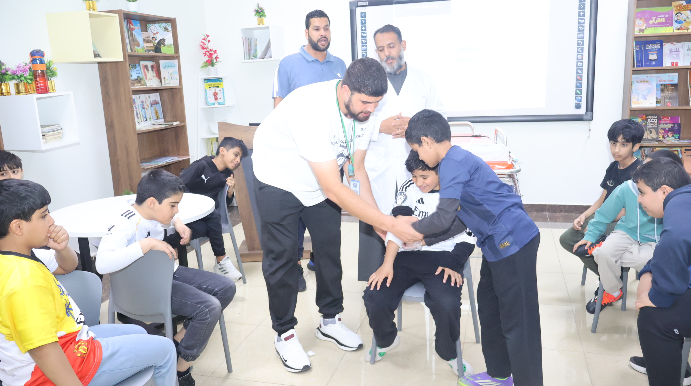 مباراة كرة اليد بين المرحلة العليا والمرحلة المتوسطة 