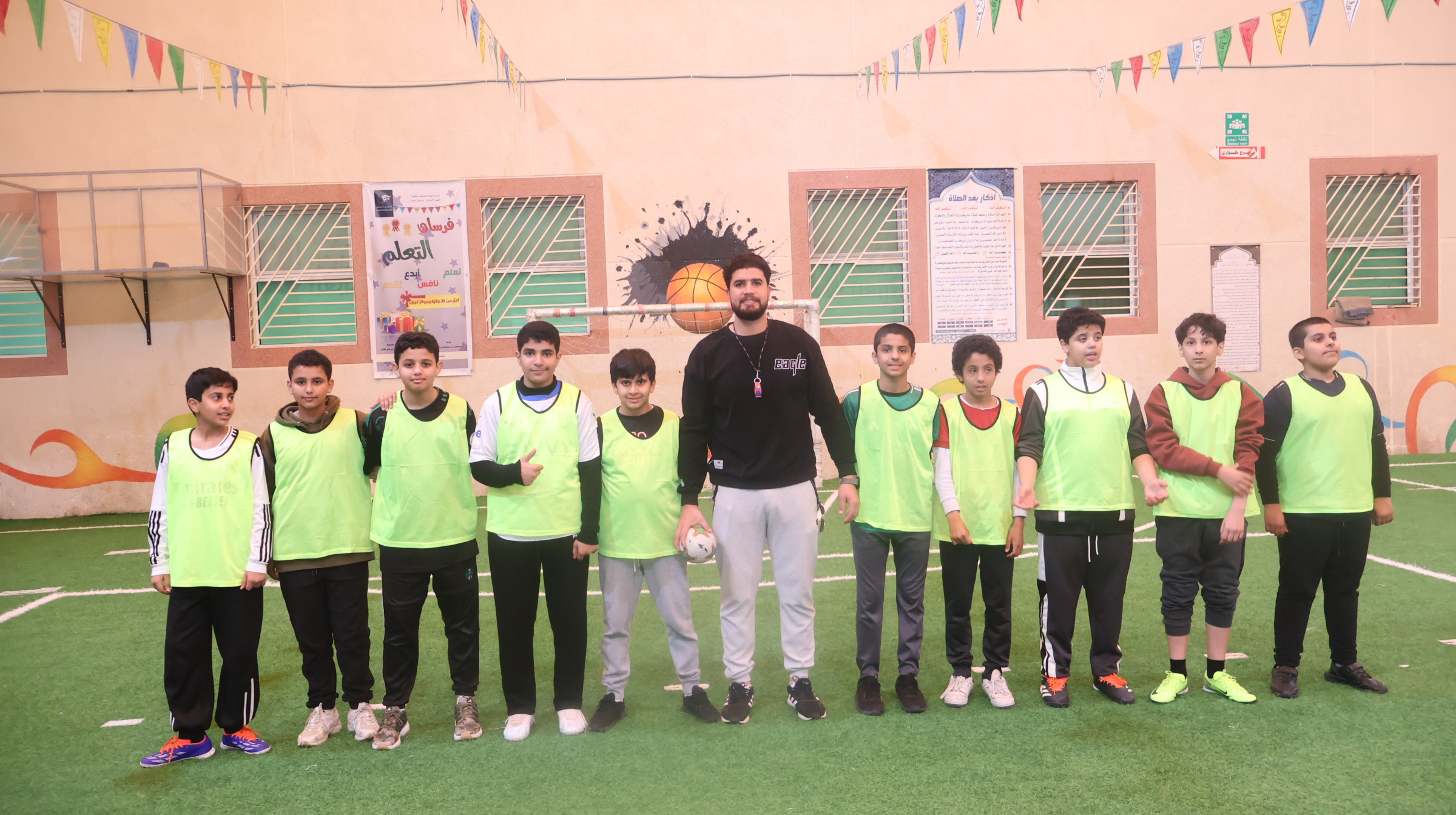 مباراة كرة اليد بين المرحلة العليا والمرحلة المتوسطة 