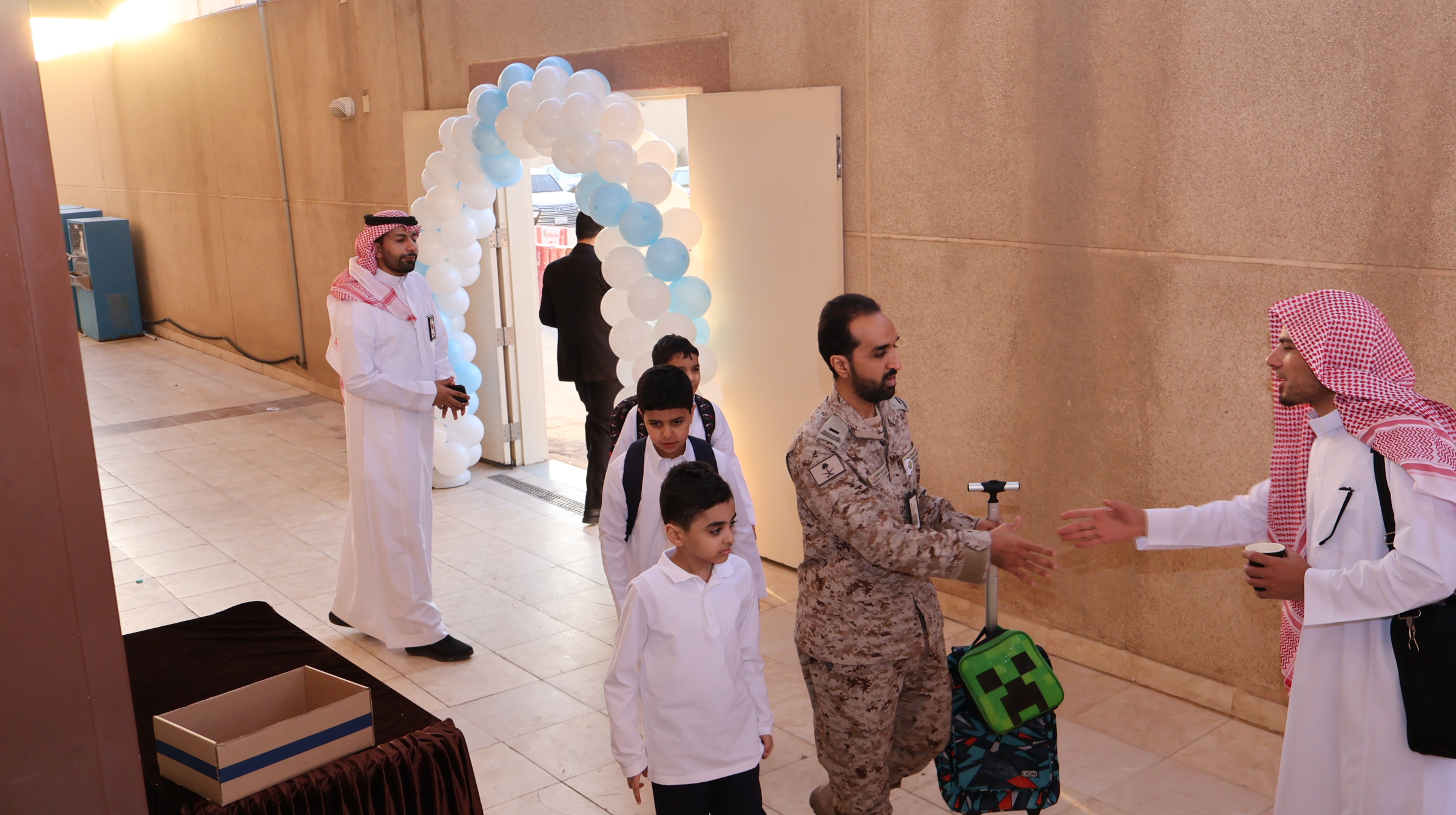 بداية العام الدراسي واستقبال الطلاب 