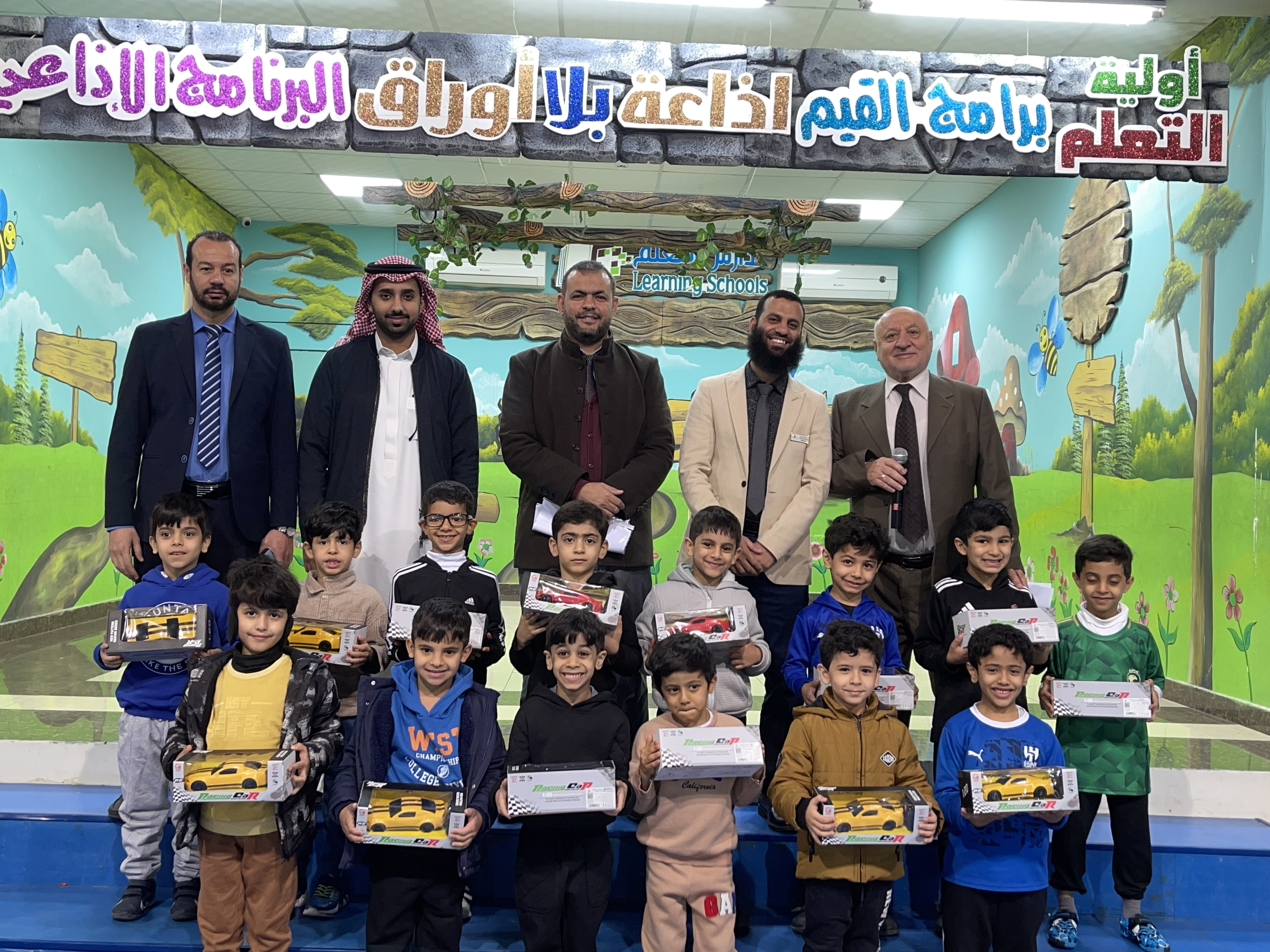 تكريم طلاب الصف الأول الأكثر انضباطا 
