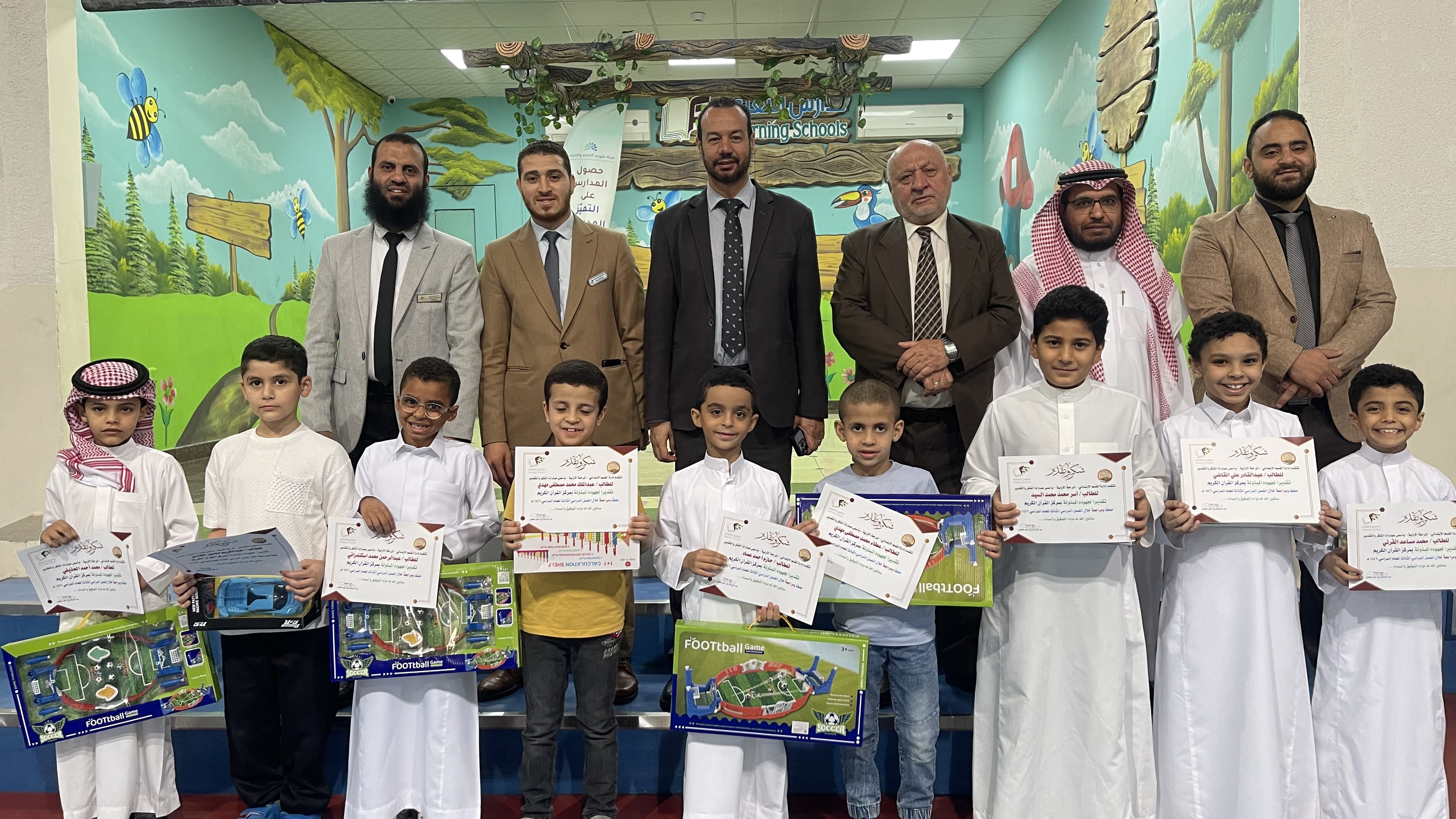 تكريم  طلاب مركز القرآن الكريم بالمرحلة
