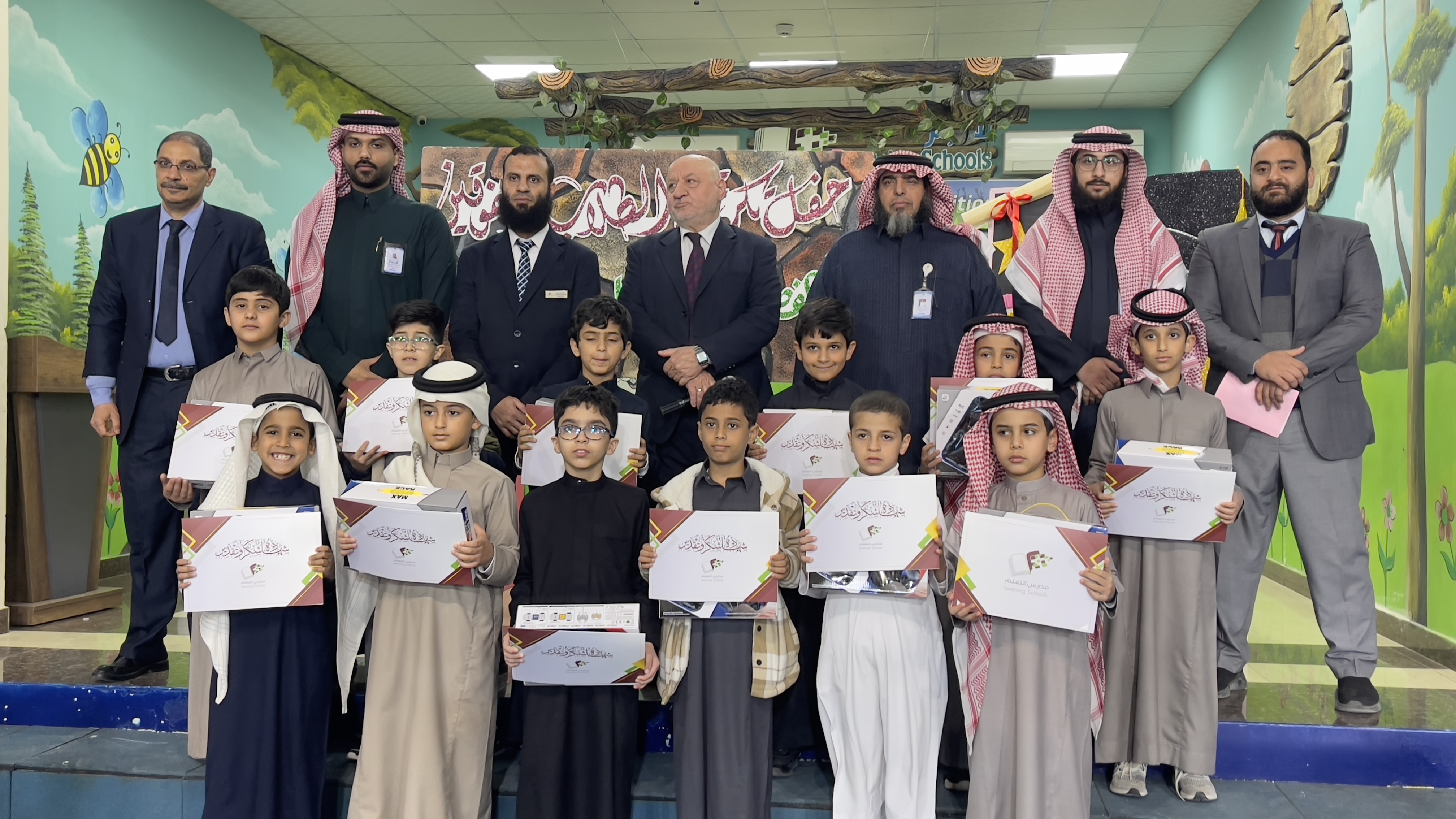  تكريم المشاركين  في  الاختبار التجريبي للاختبارات الوطنية (نافس) الأسبوع الثاني - الفصل الدراسي الثاني