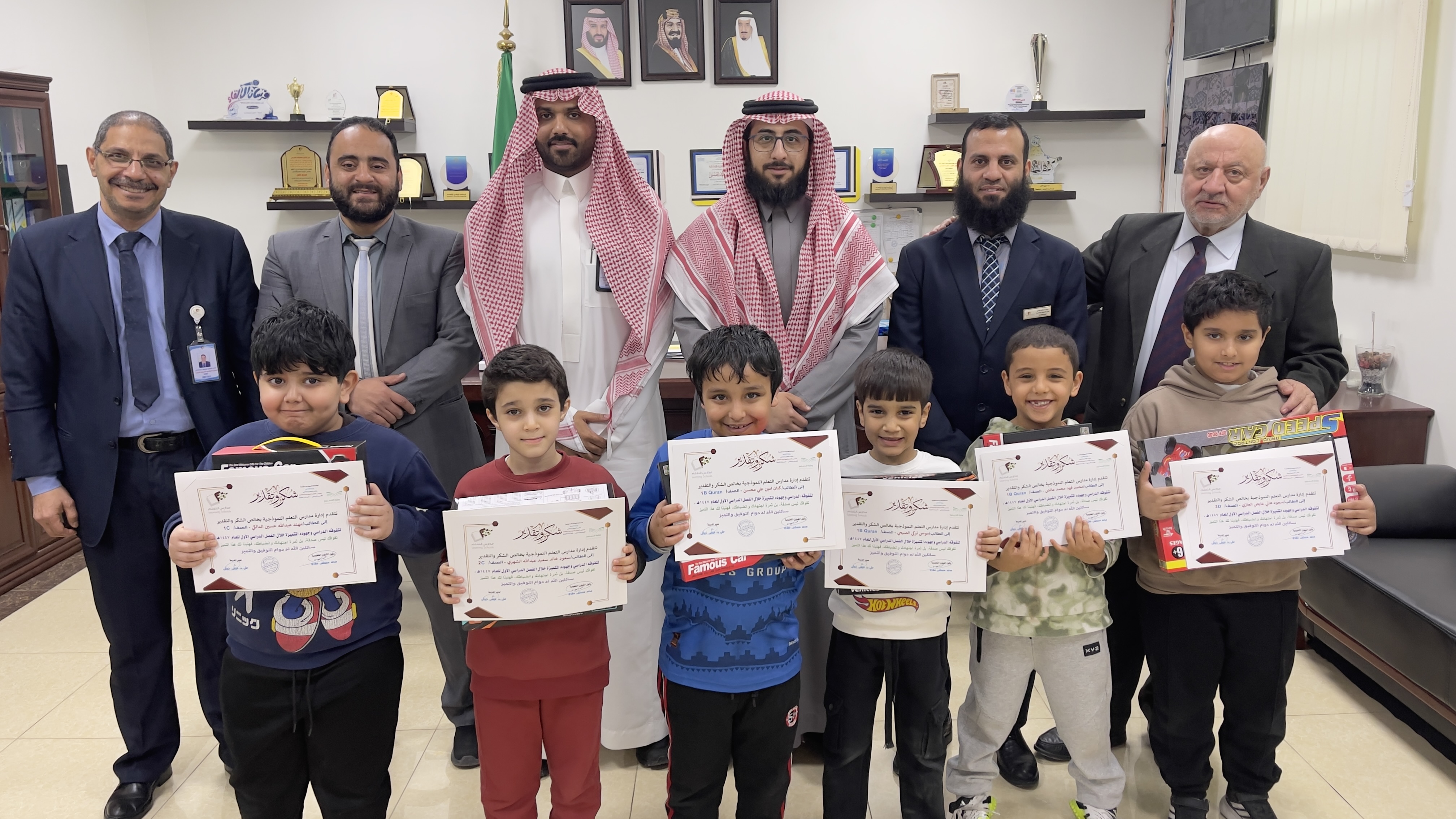 متابعة لتكريم المتفوقين عن الفصل الدراسي الأول 1447 هـ