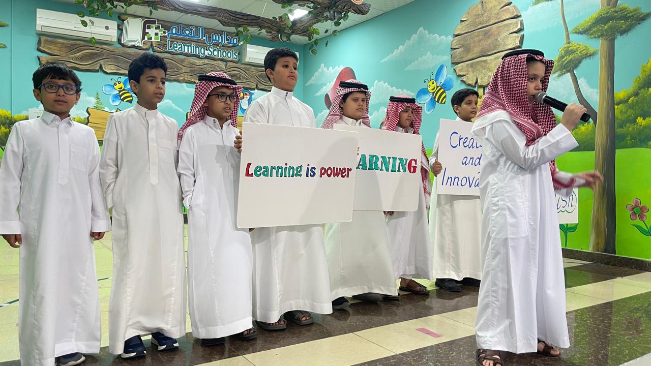 إذاعة مميزة لطلاب أسرة اللغة الإنجليزية