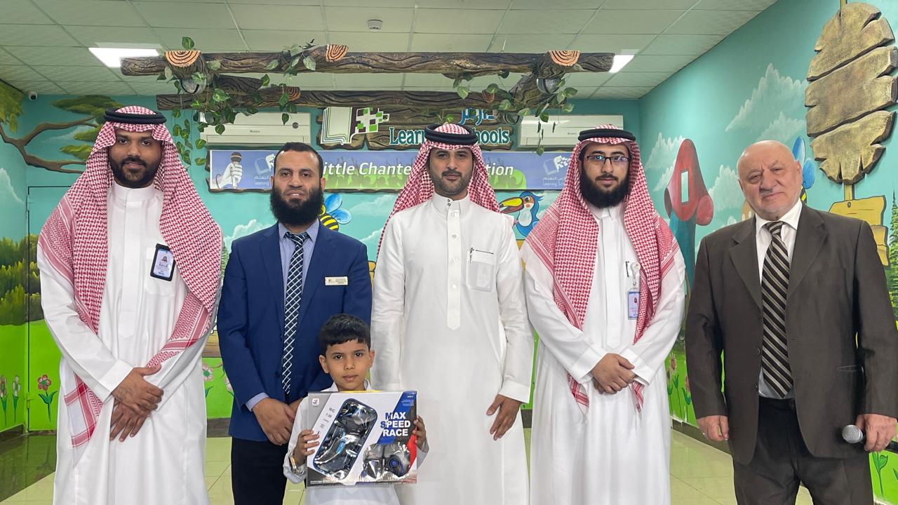تكريم المشاركين في اختبارات التحصيل الأكاديمي